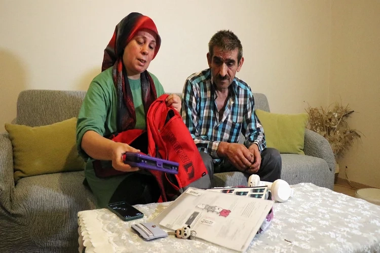 Sakarya’da acılı anne ve baba kaybolan kızlarının bulunmasını istiyor haberinin görseli