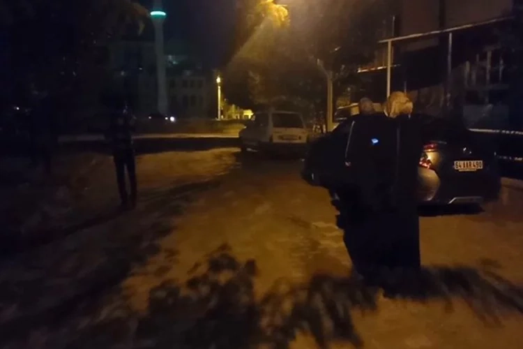 Kütahya'da deprem: Vatandaş sokağa döküldü haberinin görseli
