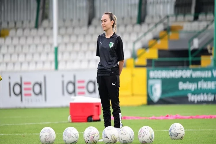 Manisa’da kadın antrenör, futbola başladığı takımın başına geçti