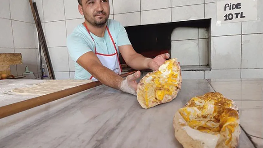 400 yıldır hazırlanan pideler 8 saatte tükeniyor9