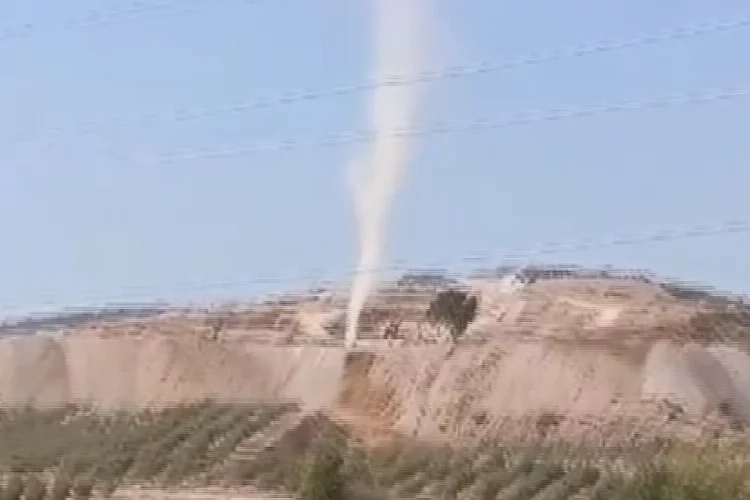 Hatay'da şantiye alanında hortum çıktı haberinin görseli