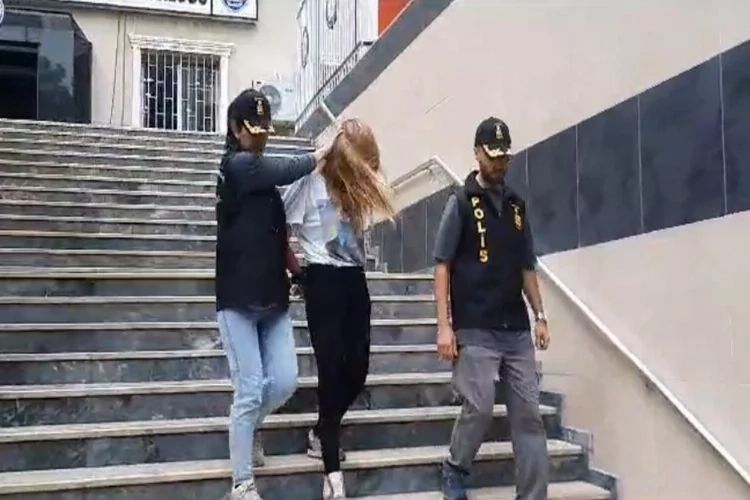 Yazar kadın eski eşini öldürüp polise teslim oldu haberinin görseli