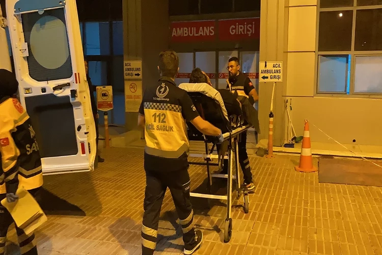 Eşine kızıp sinir krizi geçirdi kendini bıçakladı haberinin görseli