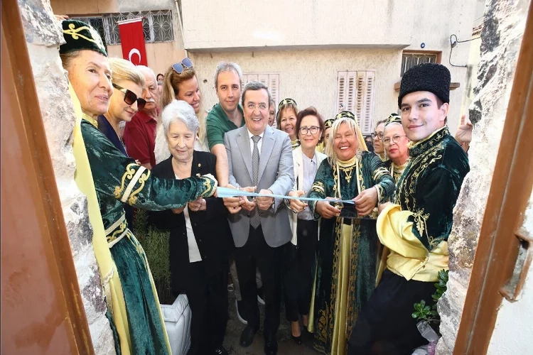 İzmir'de Tatar Kırım Türkleri Evi açıldı haberinin görseli