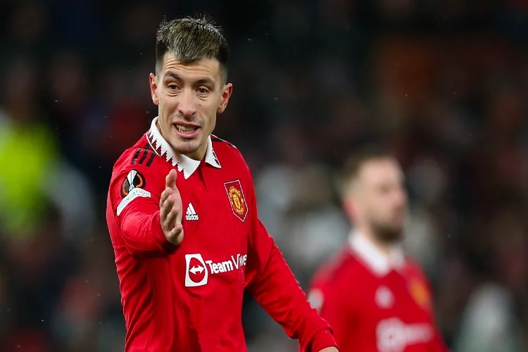 Manchester United'da Lisandro Martinez sakatlandı haberinin görseli