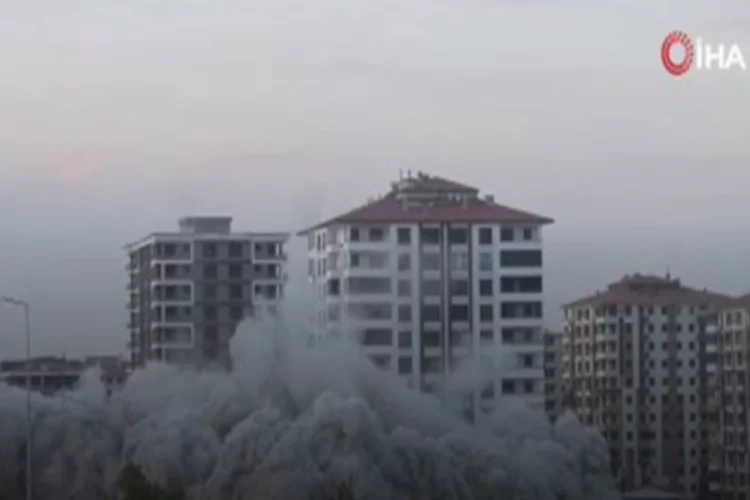 Malatya'da evlerinin yok oluşuna kayıtsız kalamadılar haberinin görseli