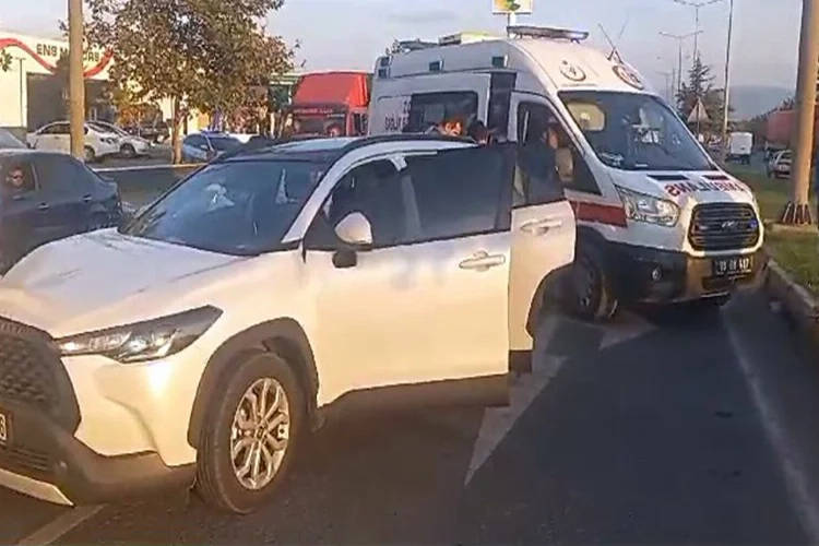 Balıkesir'de kaza: Kırmızı ışıkta otobüse çarptı haberinin görseli