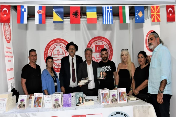 Bornova Kitap Günleri 4. Kez İzmirliler ile buluştu haberinin görseli