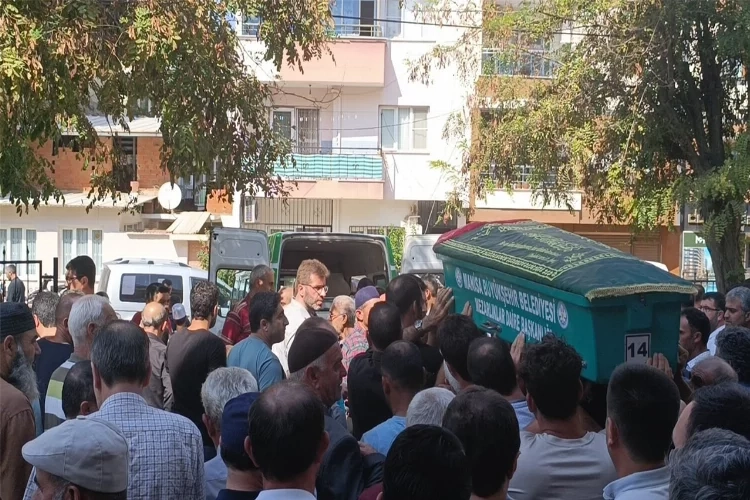 Kastamonu'da kazada ölen genç kız, Manisa'da toprağa verildi haberinin görseli