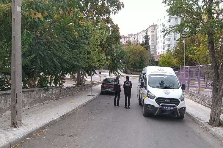 Çorum'da yolda yürürken bıçaklandı   haberinin görseli