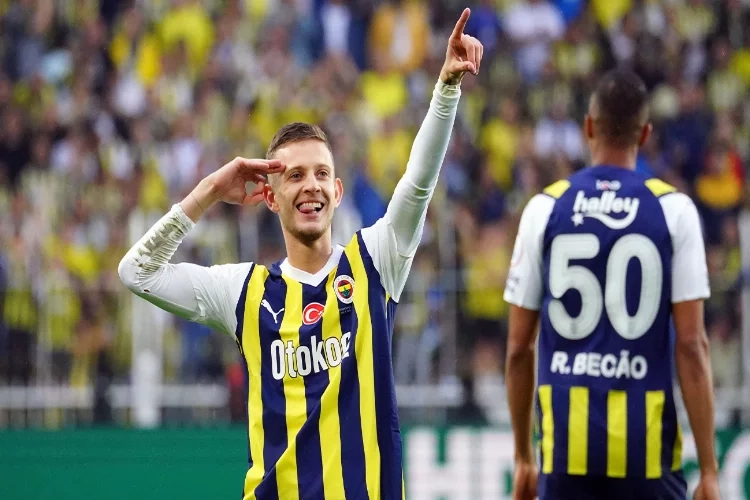 Fenerbahçe yeniden zirveye oturdu haberinin görseli