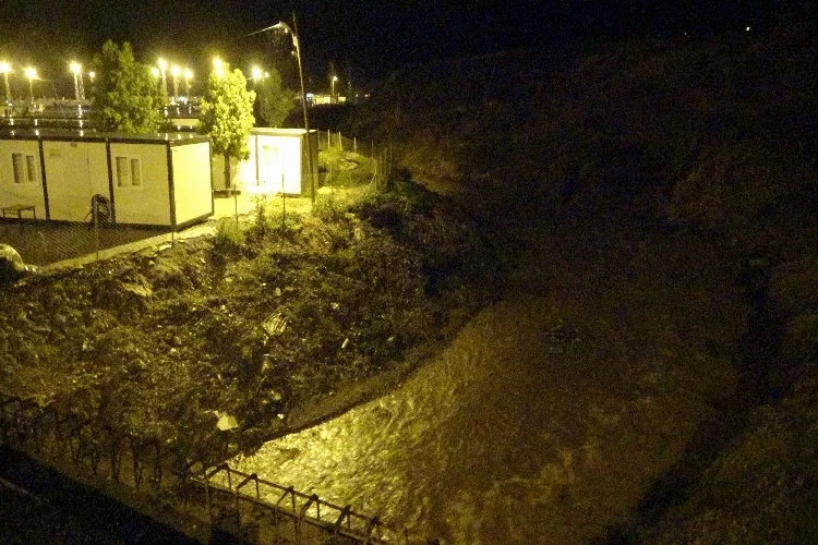 Hatay'da dere yükseldi, depremzedeler tedirgin oldu haberinin görseli