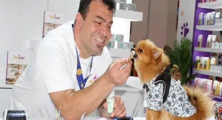 PET İZMİR Fuarı’nda yıldızlar geçidi