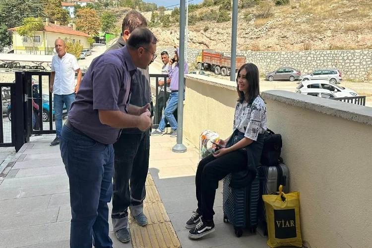 Başkan Doğan öğrencilere sıcak karşılama haberinin görseli