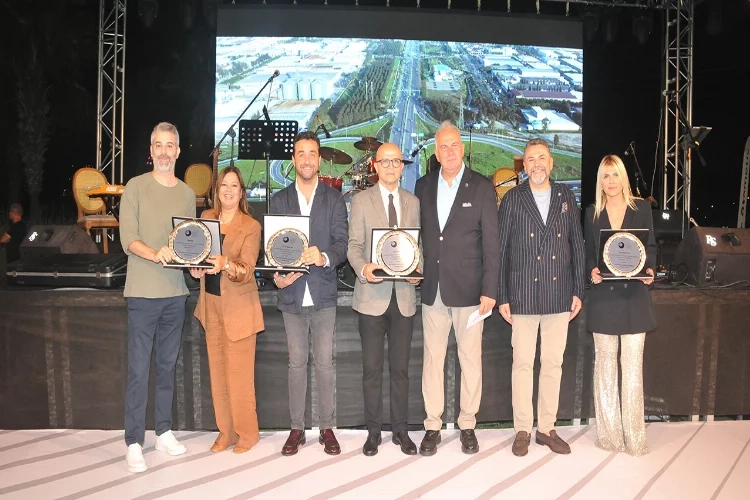 İzmir iş dünyası İAOSB’de bir araya geldi haberinin görseli