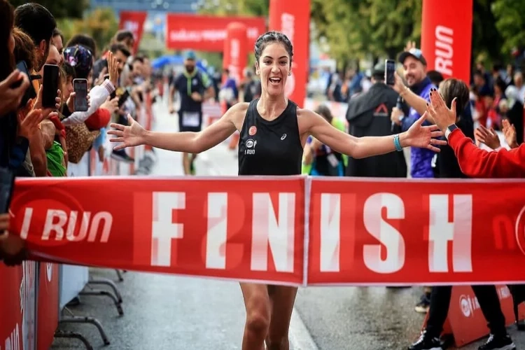 Özlem Işık, Eker I Run’da zirvenin sahibi oldu haberinin görseli
