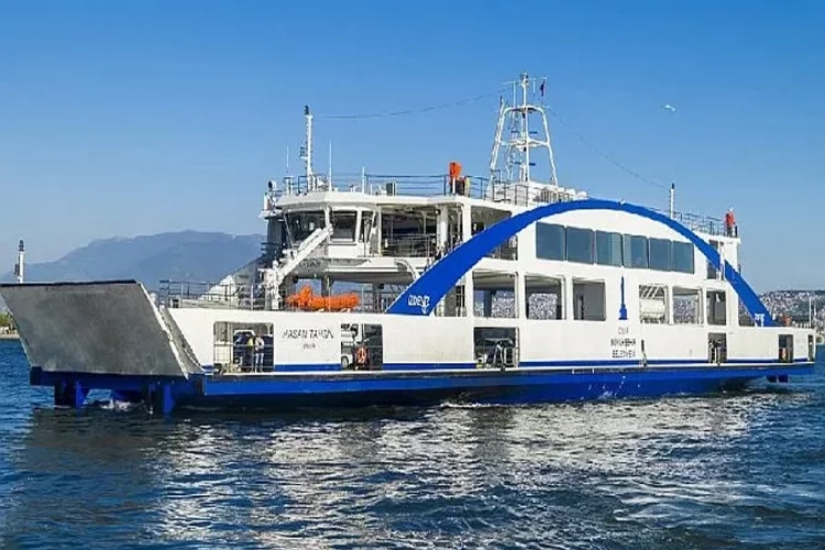 İzmir'de arabalı vapur seferleri durduruldu haberinin görseli