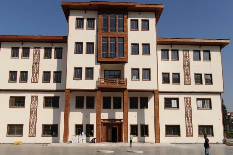 Yunusemre Belediyesi kendi binasında hizmet vermeye başladı haberinin görseli