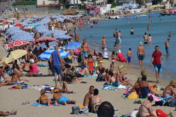Didim’de Ekim ayında deniz keyfi sürüyor haberinin görseli