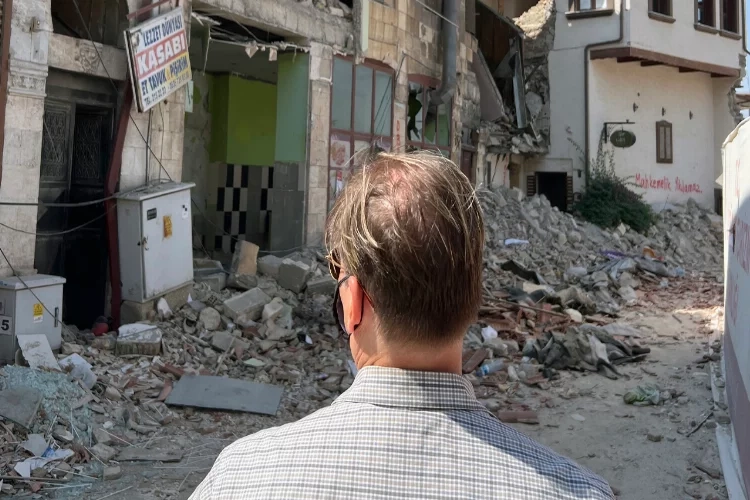 Uzman Illya Azaroff: Afetlere karşı hazır olmalıyız haberinin görseli
