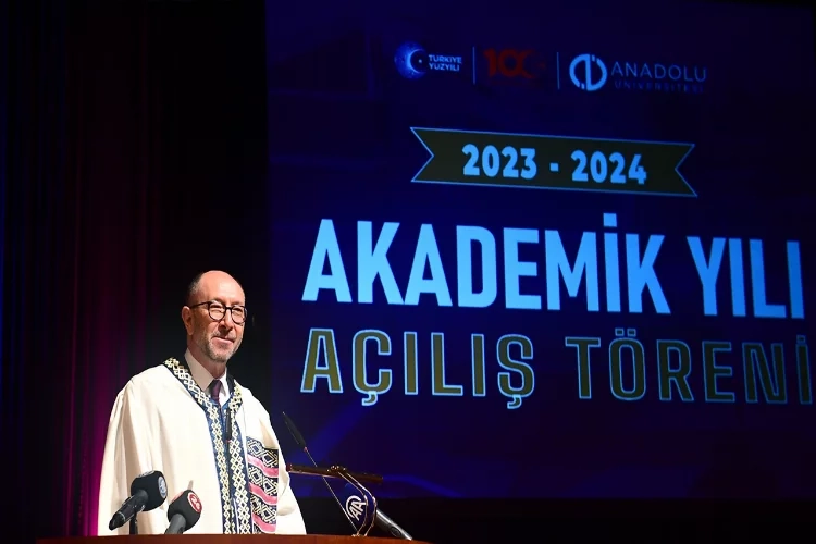 Anadolu Üniversitesi’nde ödüller sahiplerini buldu haberinin görseli