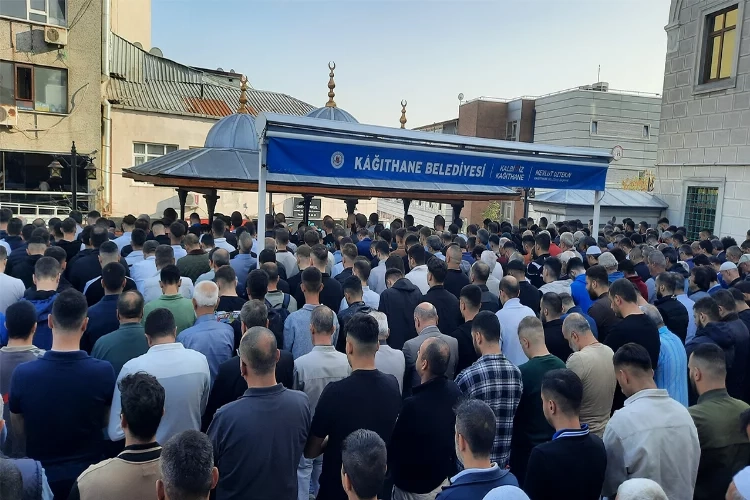Yunanistan’da öldürülen 6 Türk’ten 4’ü İstanbul’da toprağa verildi haberinin görseli
