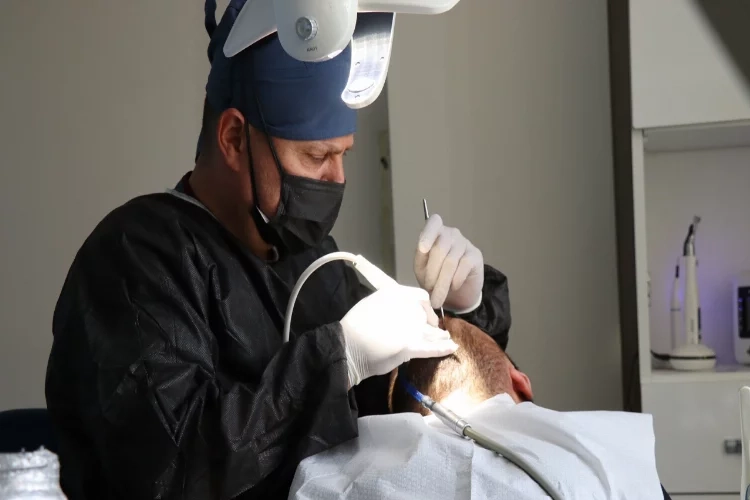 Diş hekimi Sarıyar’dan diş hassasiyeti uyarısı haberinin görseli