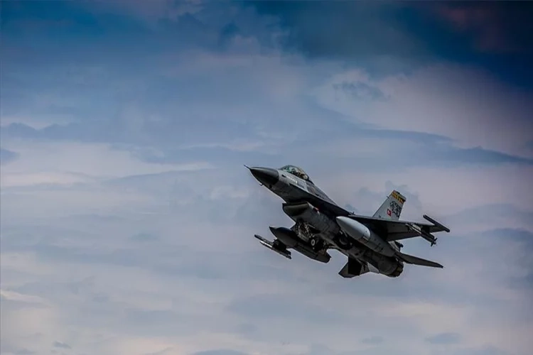 Irak'ın kuzeyinde teröristlere ait 22 hedef imha edildi haberinin görseli