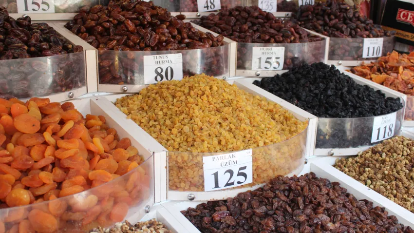 İşleri durgun olan kuruyemişçi (1)