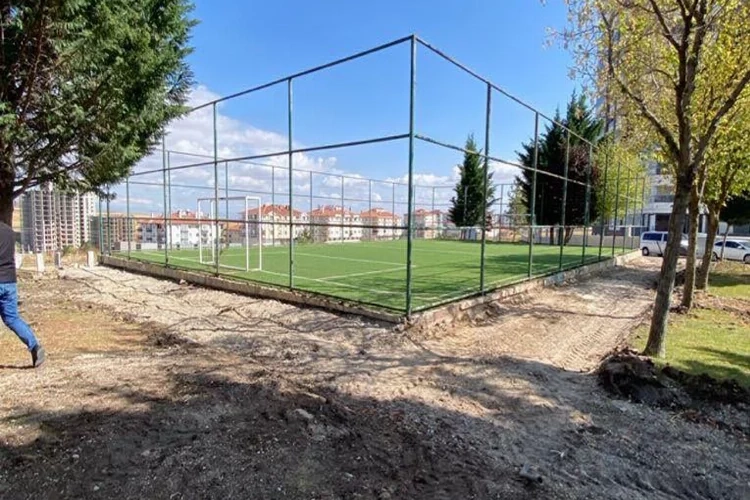 Pursaklar’da parklar sıfırdan yenileniyor haberinin görseli