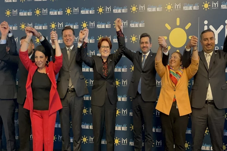 Akşener'den yerel seçim açıklaması: Yalnız başımıza seçime gireceğiz haberinin görseli