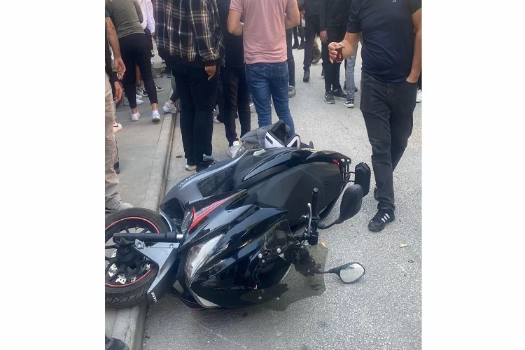 Burdur’da motosiklet ile minibüs çarpıştı haberinin görseli