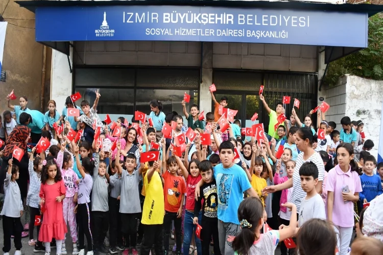 Dayanışma noktalarında yüzüncü yıl kutlamaları haberinin görseli