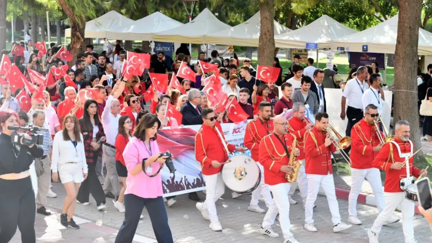 EÜ’den öğrencilere şenlikli karşılama (9)
