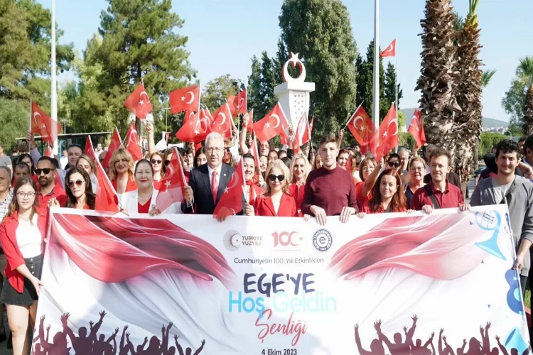 Ege Üniversitesi'nden öğrencilere şenlikli karşılama