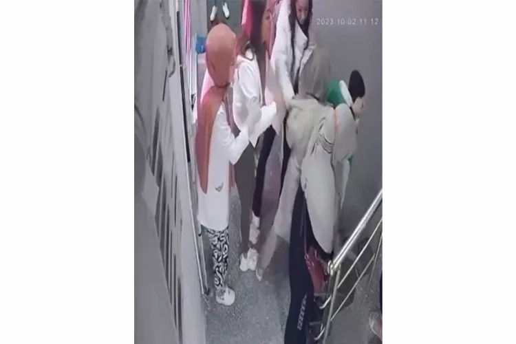 Güzellik merkezinde kadınlar birbirine girdi haberinin görseli
