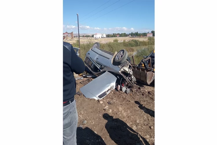 Muş’ta feci kaza: Otomobil takla attı haberinin görseli