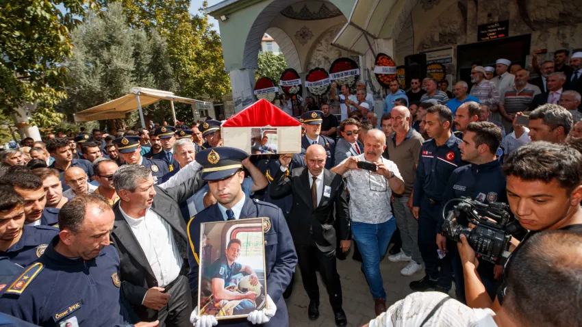 Şehit itfaiyeci Fahrican Yavaş'a duygusal veda (6)