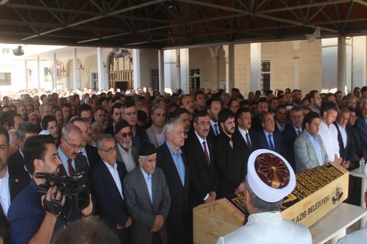 Cumhurbaşkanı Yardımcısı Yılmaz, Tahir Öztürk’ün cenazesine katıldı haberinin görseli