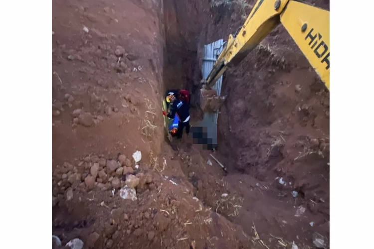 Çorum’da korkunç olay! Toprak yığının altında kalarak can verdi haberinin görseli