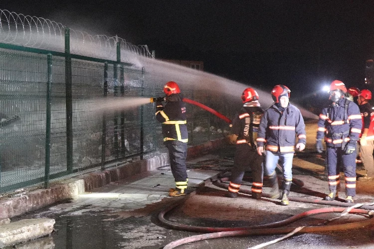 Sakarya'da geri dönüşüm tesisinde yangın