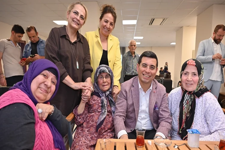 Başkan Tütüncü huzurevi sakinleriyle buluştu haberinin görseli