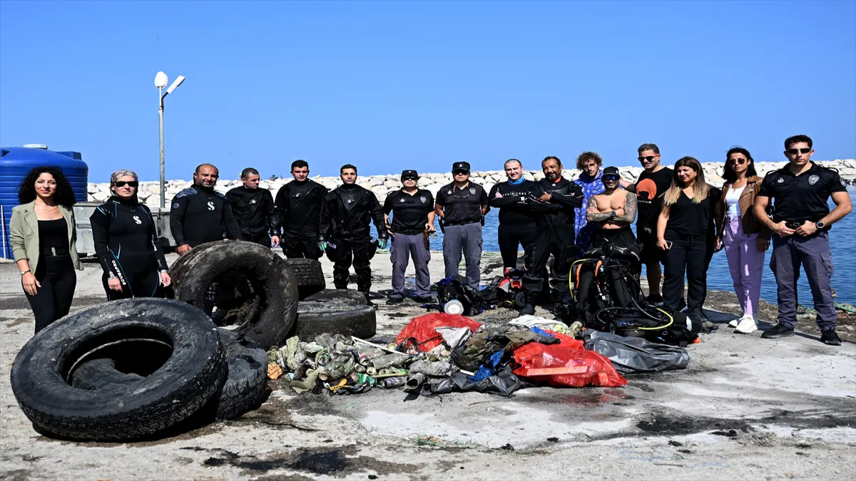 İzmir'de denizde dip temizliği yaptı - 1069