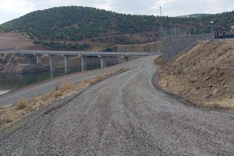 Bingöl'de  yol yapım çalışmaları sürüyor