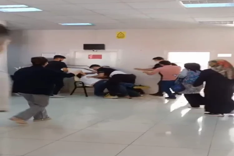 Kocaeli'nde sağlık ocağını basıp doktorları darp ettiler haberinin görseli