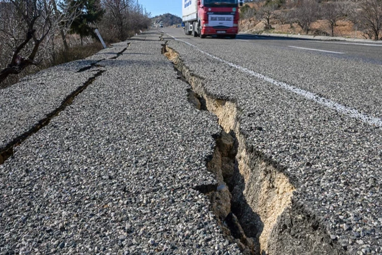 MTA açıkladı… Yüzlerce diri fay hattı var!