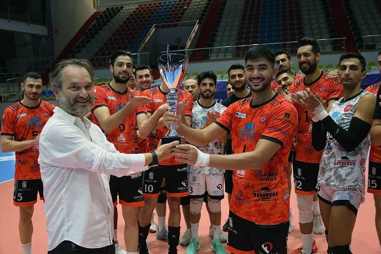 TSYD İzmir Voleybol Turnuvası'nda şampiyon Alanya oldu haberinin görseli