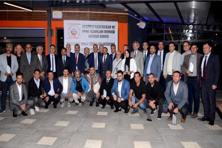 Kayseri’de onur ödülleri sahipleri ile buluştu