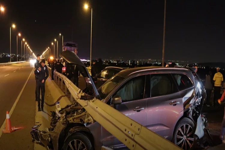Kayseri savaş alanına döndü: 7 araç birbirine girdi haberinin görseli