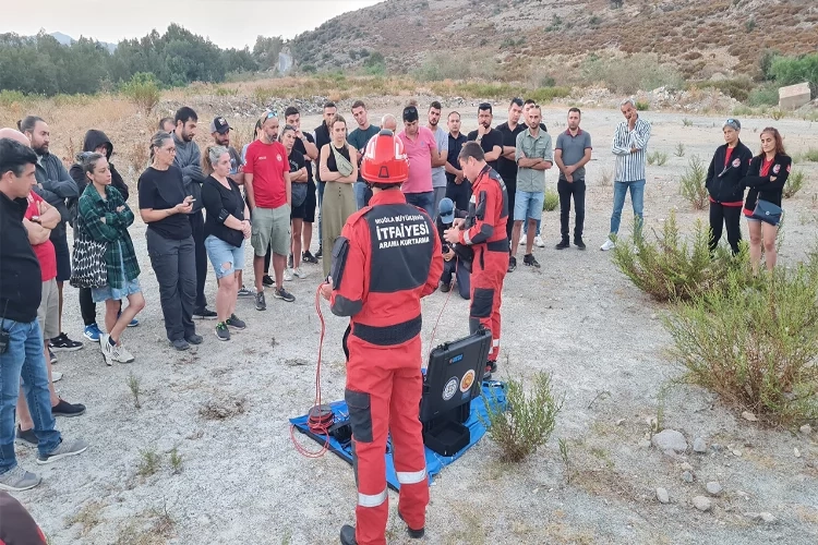 Muğla İtfaiyeden uygulamalı eğitim haberinin görseli